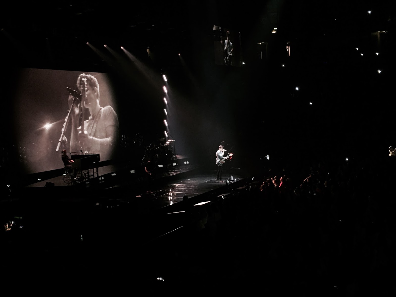 shawn mendes illuminate manchester
