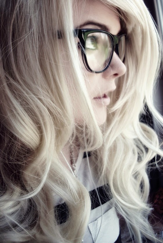 Kumpulan Foto Wanita Pakai Kacamata | Tips Memilih Model Kacamata Terbaru