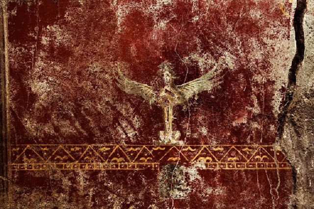 Spectacular wall frescoes discovered at Pompeii Spectacular wall frescoes discovered at Pompeii