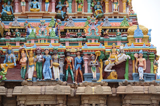 statue sulla gopuram a azhakar kovil, tamilnadu