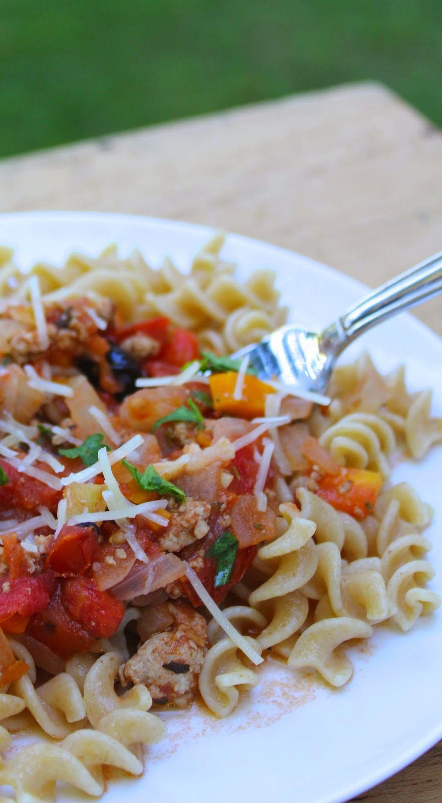 fresh-tomato-sauce-turkey 12 Healthy Favorites for #FoodDay2014, including this Farm Fresh Tomato Sauce with Ground Turkey