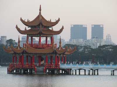 Pabellón Wuli, en el lago Lotus de Kaohsiung