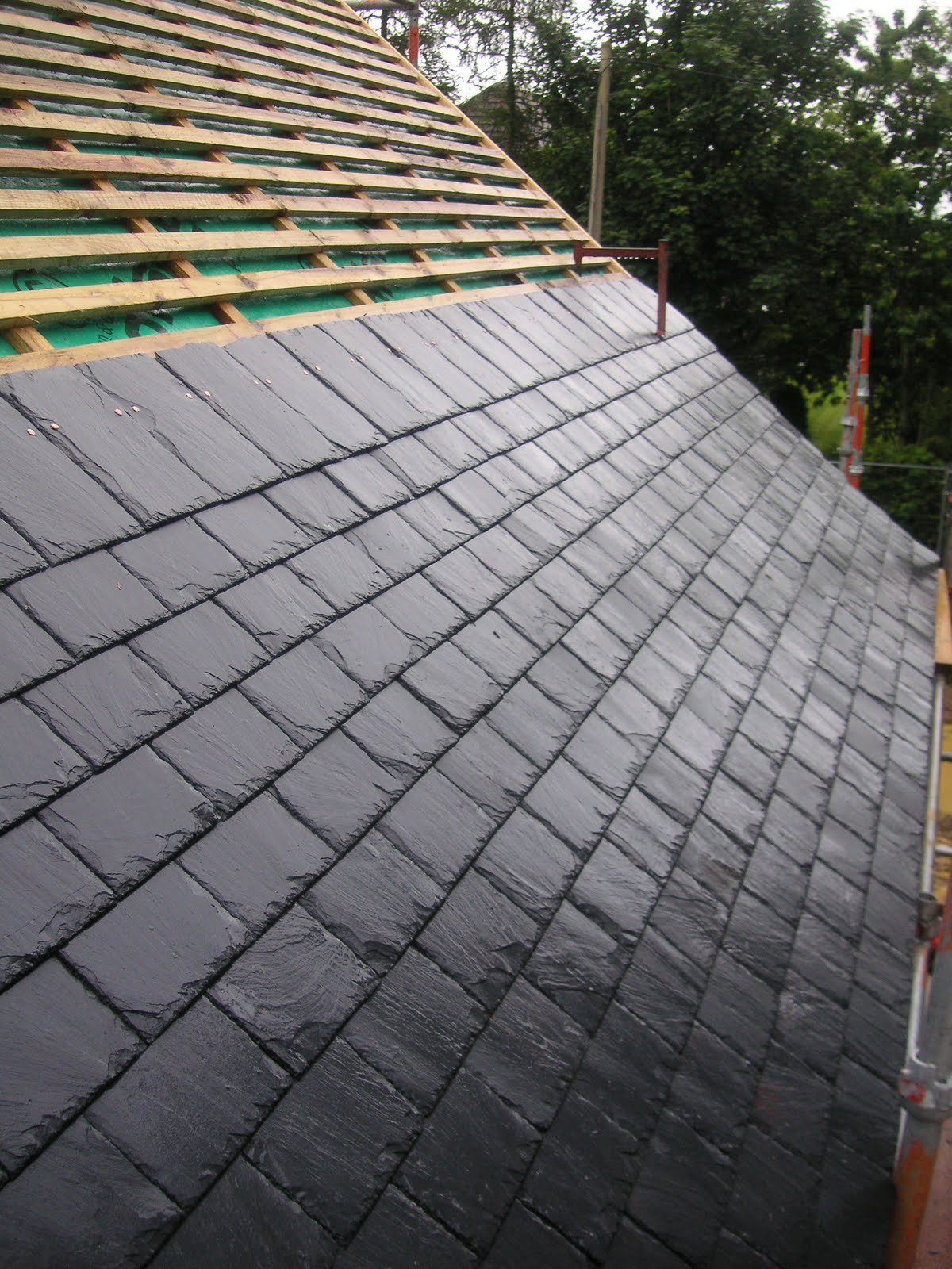 House build 2011: South roof slating progressing well