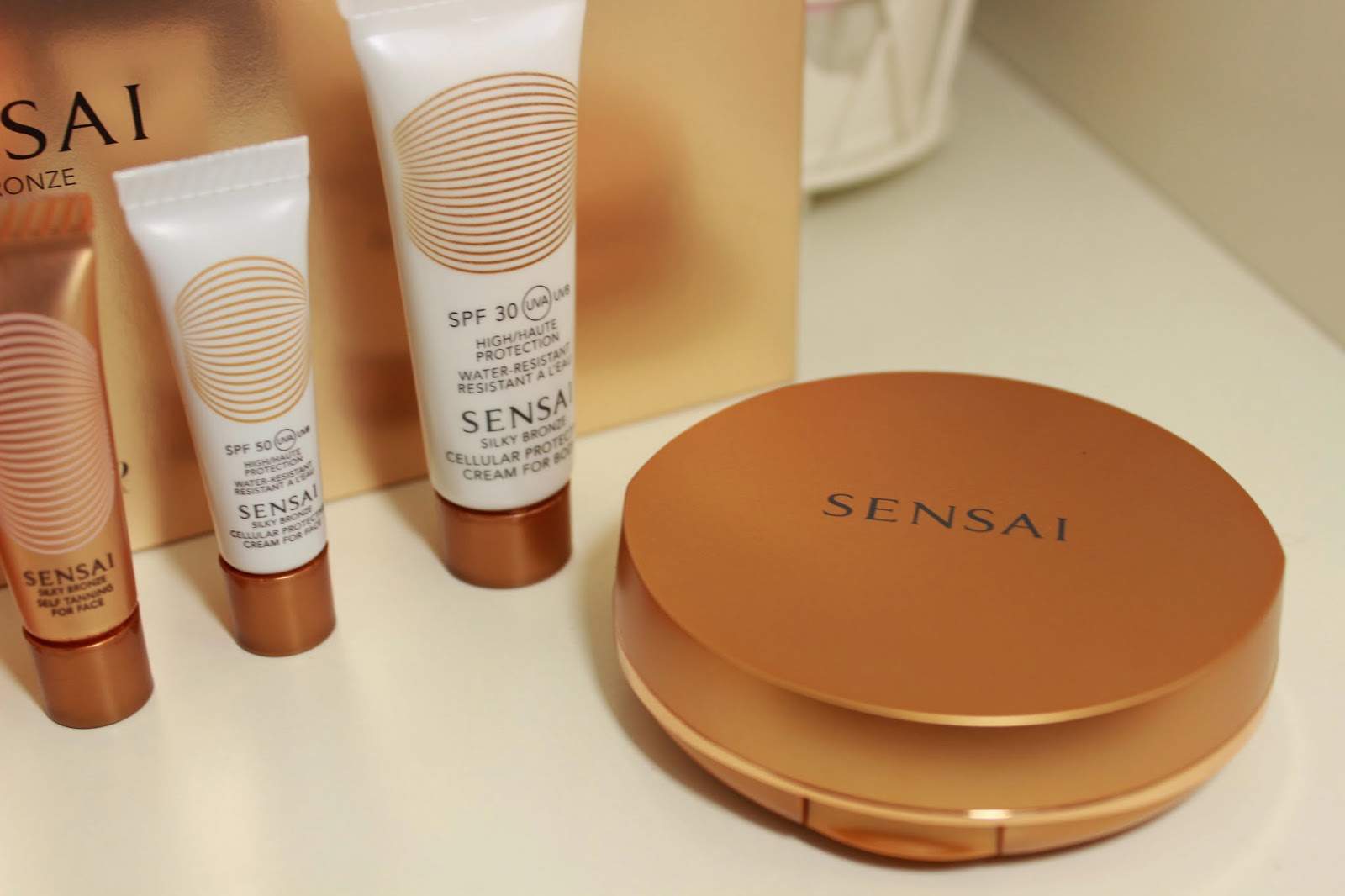 Sensai Silky Bronze Natural Veil Compact lauraherder.blogspot.com