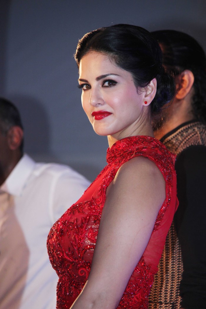 Beautiful Indian Queen Actress Spicy In Red Dress Sunny Leone ...