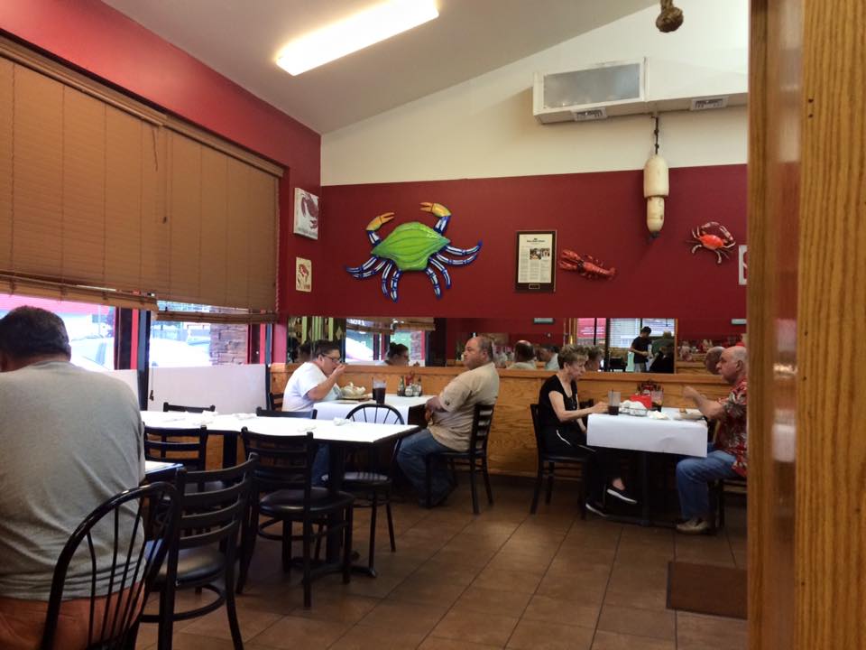 Bobby DoTube Lifestyle Blogger and Reviews Lobster House Joe's Staten