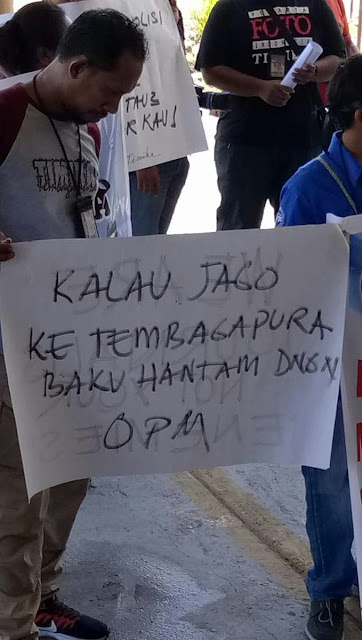 Polisi Memukul Wartawan Terbukti Menutupi Pembohongan Publik Terkait Penyanderaan Warga Tembagapura