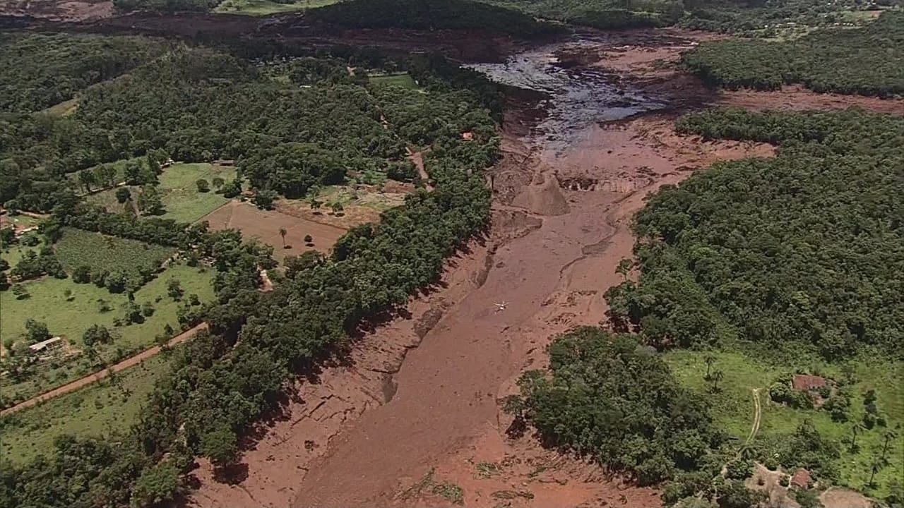 Cerca de 200 pessoas estão desaparecidas após rompimento de barragem em Brumadinho-MG