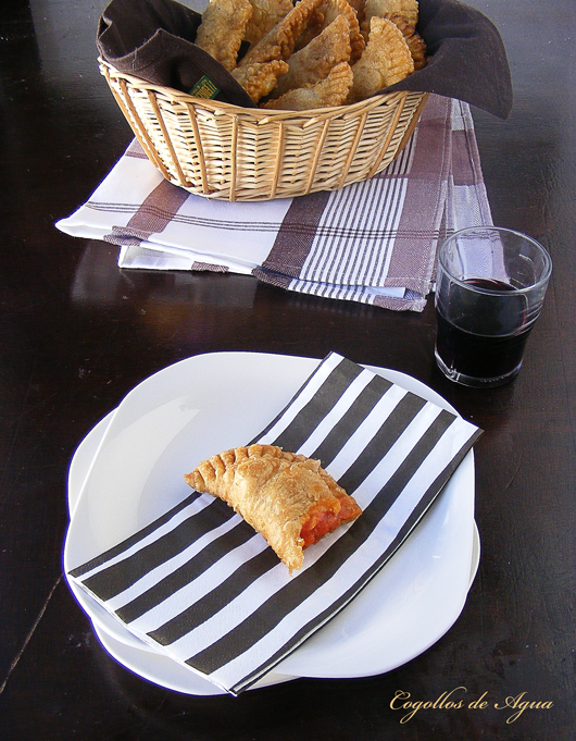 EMPANADILLAS DE ATUN (MASA DE VINO) - Cogollos de Agua image of EMPANADILLAS DE ATUN (MASA DE VINO) - Cogollos de Agua