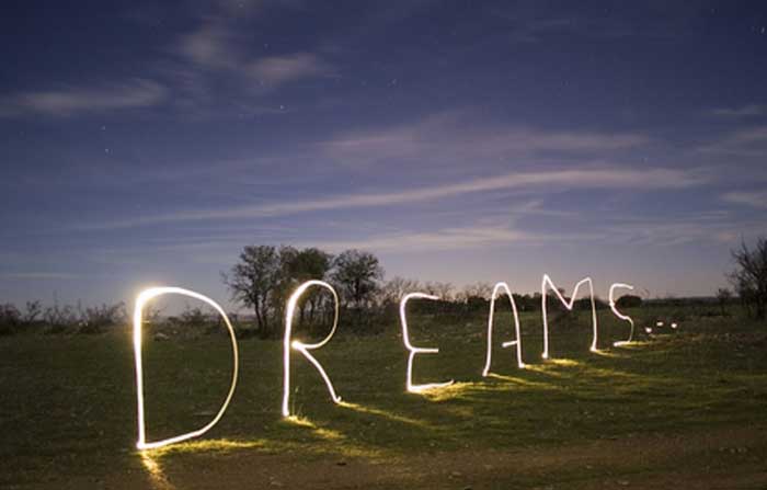 Faces in our dreams Faces in our dreams
