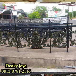 Railing Besi Tempa Mewah 7 pagar balkon besi tempa, railing balkon besi tempa, gambar balkon besi tempa, harga balkon besi tempa, contoh balkon besi tempa, harga pagar balkon besi tempa, harga railing balkon besi tempa