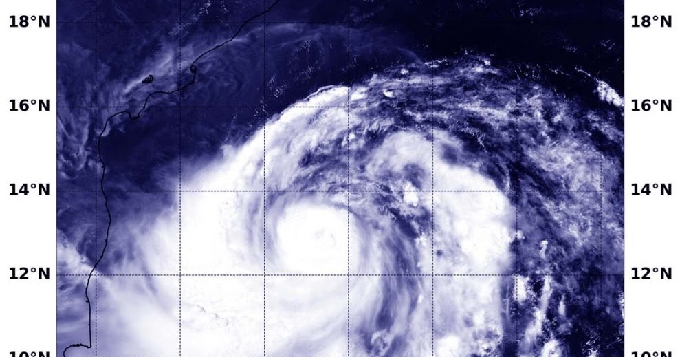 Шторм статус. Карта тропических циклонов. Тропический циклон картина снимки со спутника. Районы возникновения тропических циклонов.