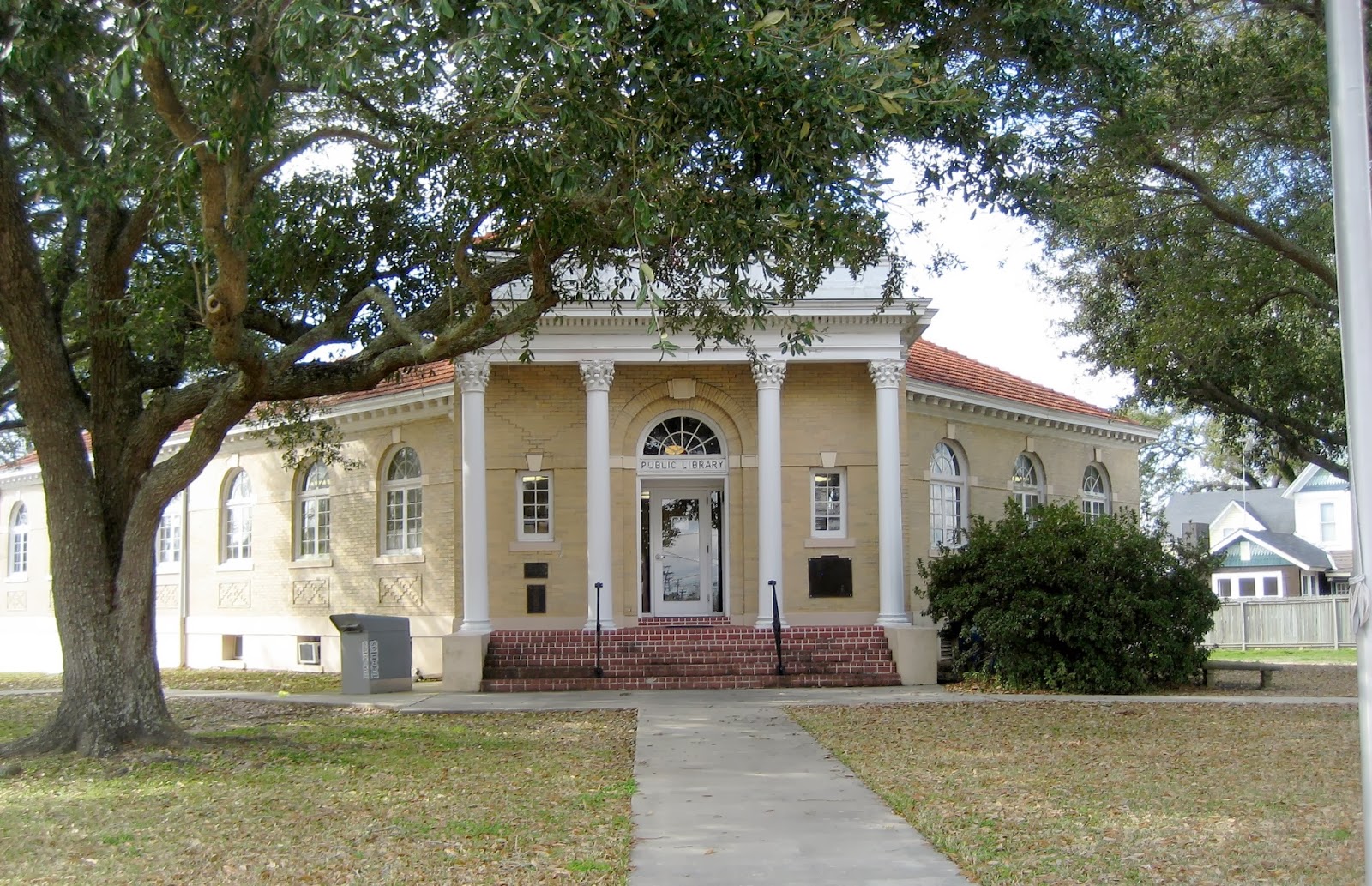 Living Rootless Jennings, Louisiana A Walk on Cary Avenue