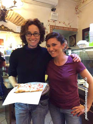 Eu e Nayla, filha do proprietario da melhor pizzeria de Trastevere