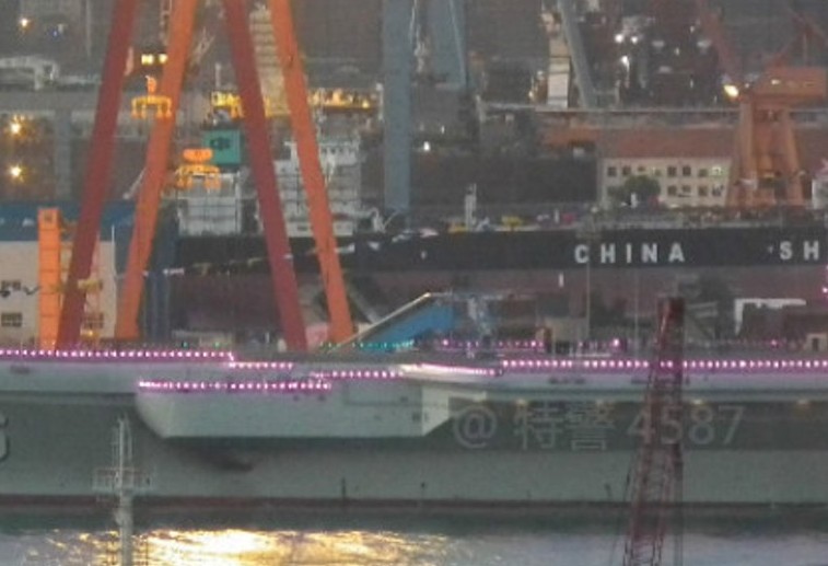 cHINESE+Aircraft+carrier+cv-16+Liaoning+lights+up+for+Middle+Autumn+Festival+j-11+fighter+jet+naval+pla+navy+plan+landing+takoff+z-8+9+11+12+aewc+%25283%2529.jpg