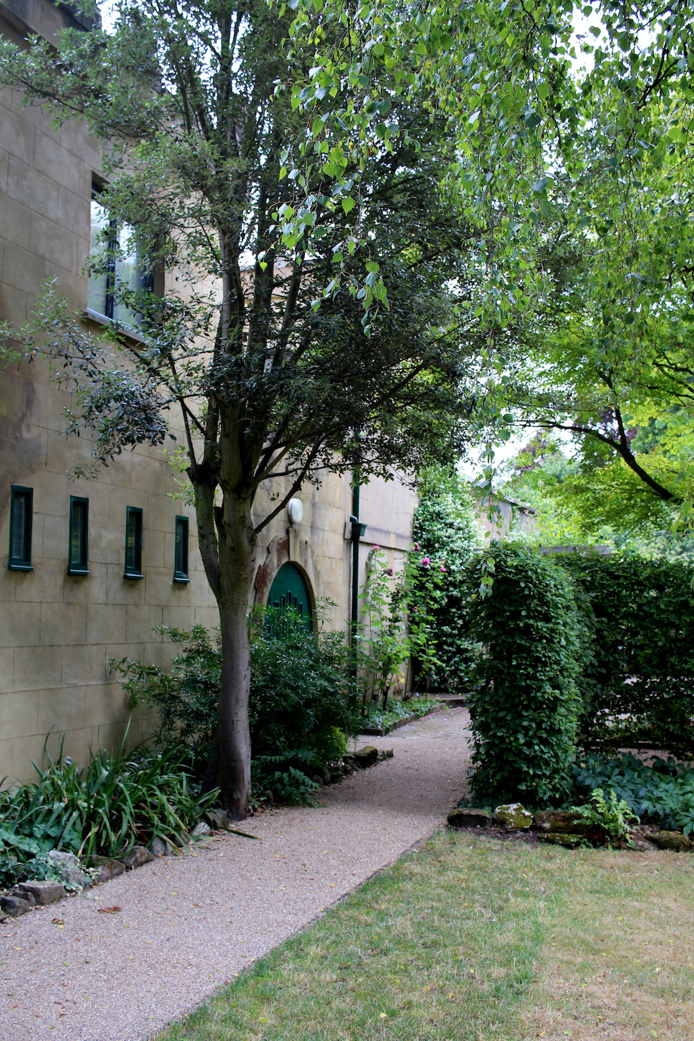 A Weekend In Finchley Peexo