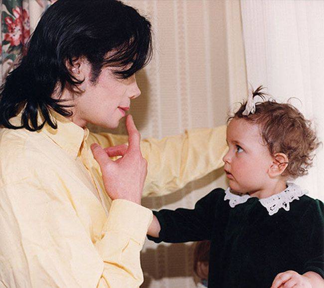 Paris Jackson with her Dad Michael Jackson.