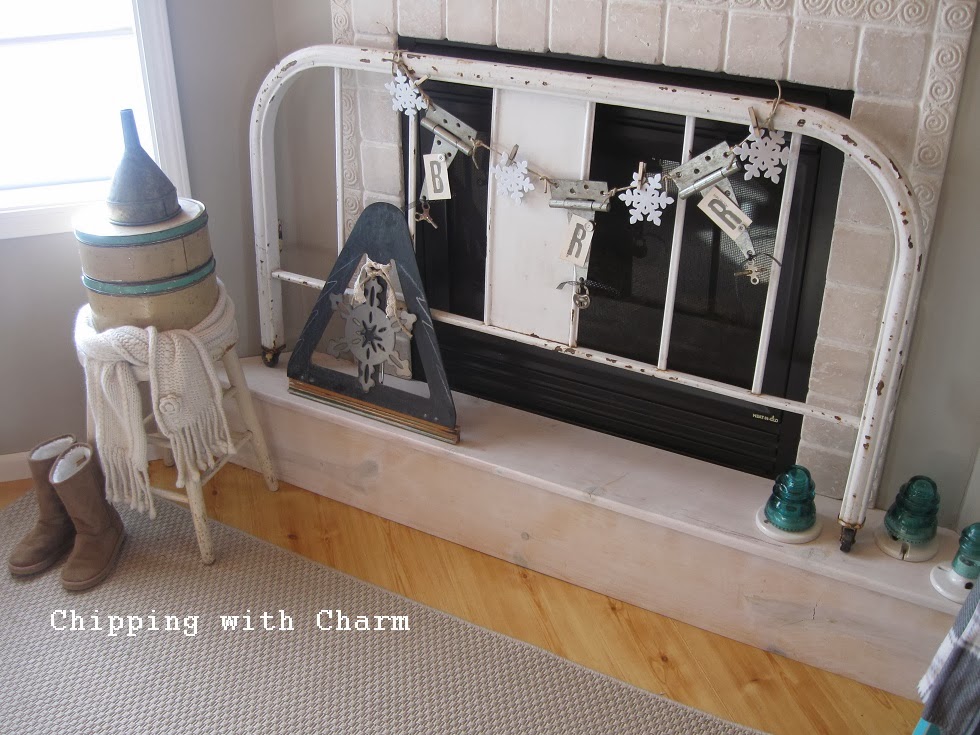 Chipping with Charm:  Hinge Bunting...http://www.chippingwithcharm.blogspot.com/