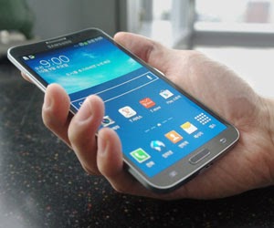 Samsung Galaxy Round - Curved Display Smartphone