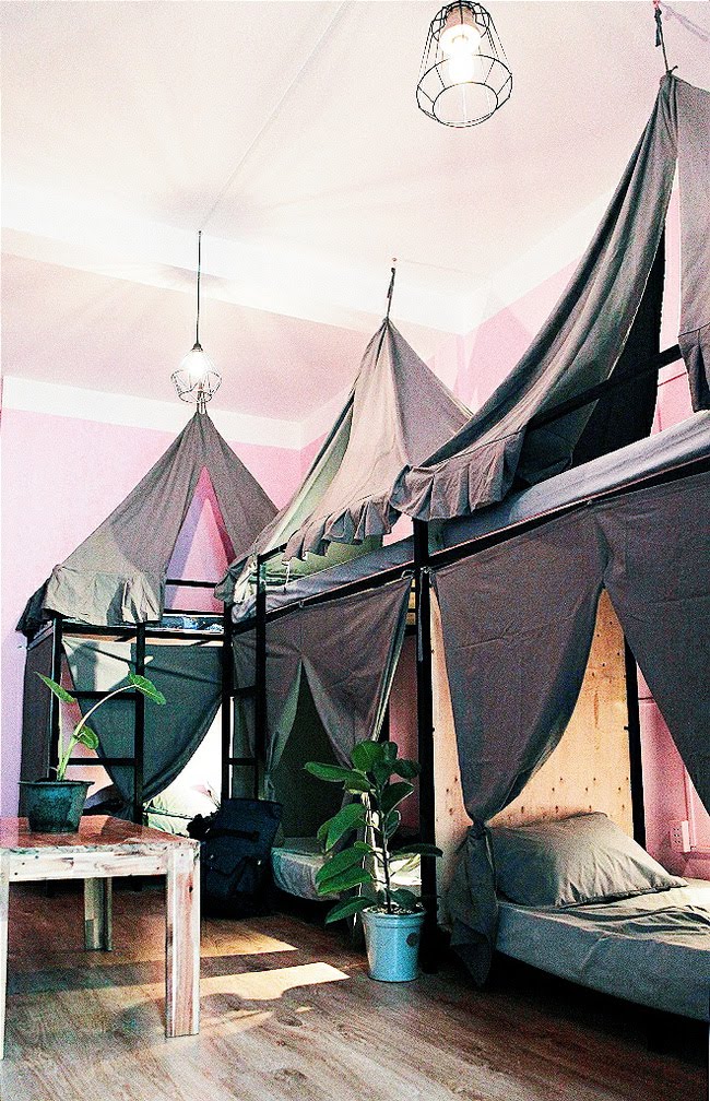 Tìm đâu xa , hcm cũng có 1 loạt các homestay đẹp và rất cool luôn nhé 30!