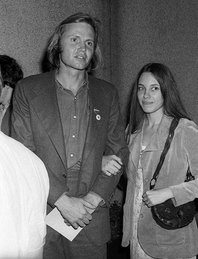 20 Vintage Photographs of Jon Voight and Marcheline Bertrand (Angelina