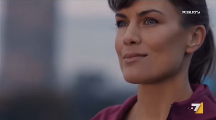 Modella Danone pubblicità Activia con Foto - Testimonial Spot Pubblicitario 2017