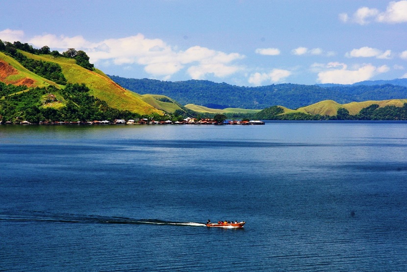 Danau Sentani - Selain Raja Ampat Ada 27++ Tempat Wisata Terbaik di Papua