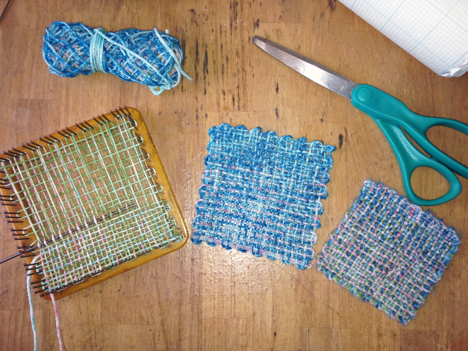 Tangible Daydreams: Weaving on a vintage Weave It pin loom