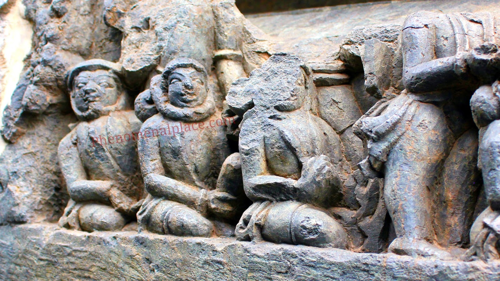 ancient astronauts carved in halebidu temple hoysaleswara temple