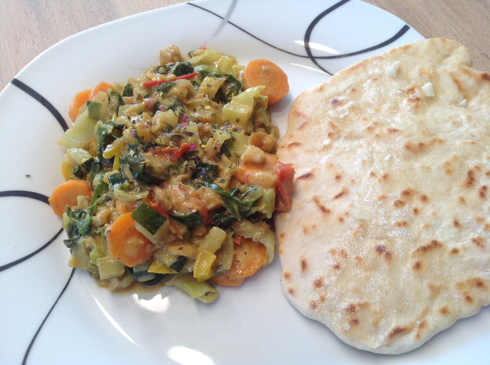 Veganwhippet: Berber-Gemüsecurry mit frischem Fladenbrot und ...