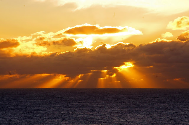 heavenly sunrise from the gap in sydney