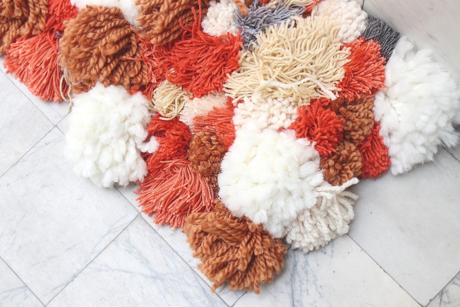 Pom Pom Rug CAXSHE