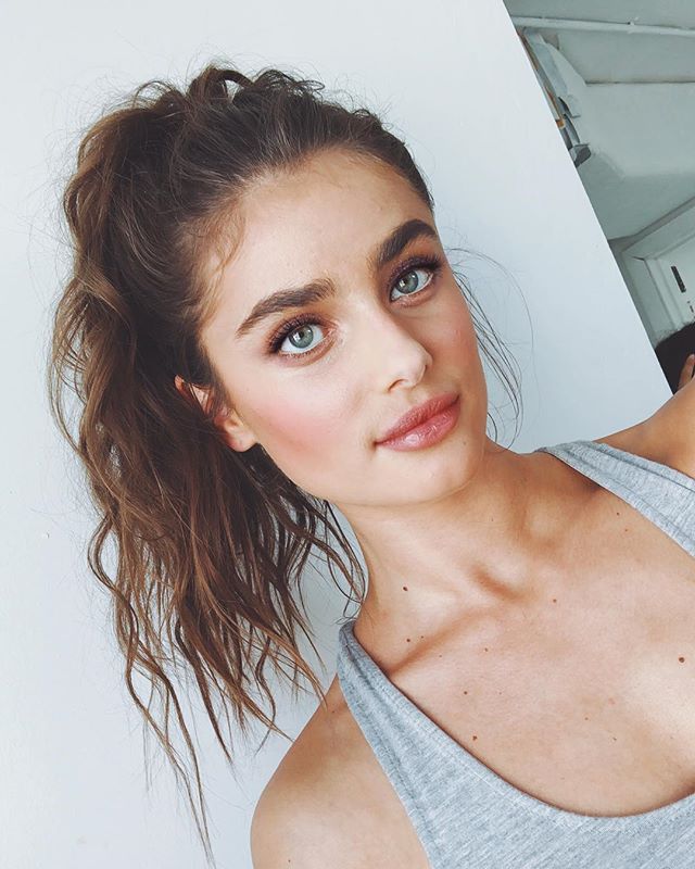 Taylor Hill Hot pictures Share Social Networking Site Instagram Viral