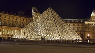 Parigi+halloween+Louvre Louvre+Paris