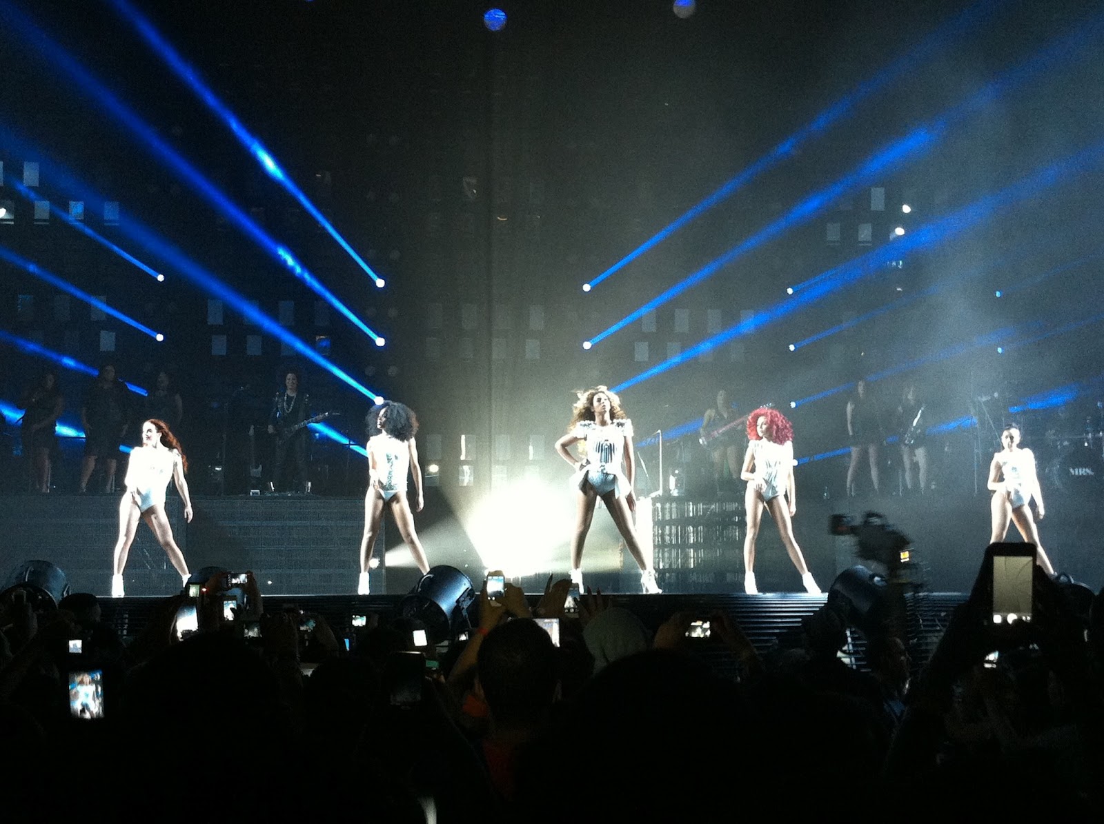 Beyoncé - The Mrs Carter Show @ The O2 | THE GIZZLE REVIEW
