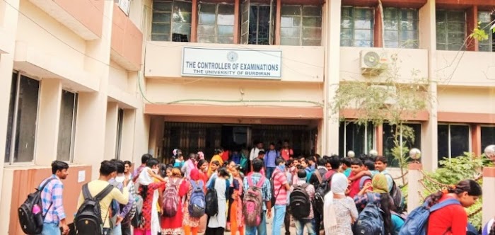 বর্ধমান বিশ্ববিদ্যালয়ের একাধিক অনিয়মের প্রতিবাদে ছাত্রছাত্রীদের বিক্ষোভ