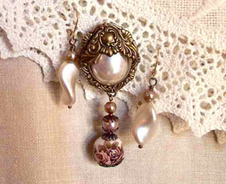 MagPie Approved: Wind Dancer Studios, Vintage Style Brooch w. Earring Set