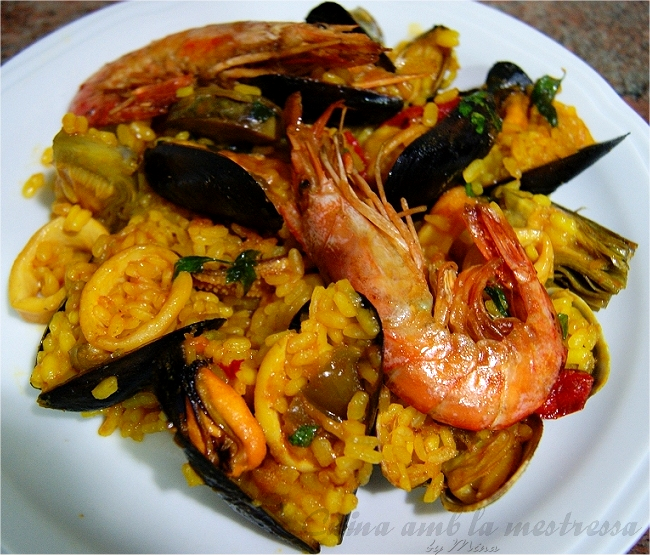 Cocina con Mina Paella de marisco y alcachofas