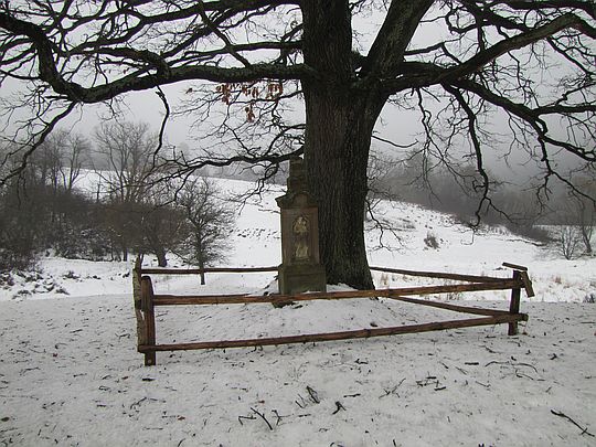Kapliczka u ujścia potoku Czorne. Kapliczka u ujścia potoku Czorne.