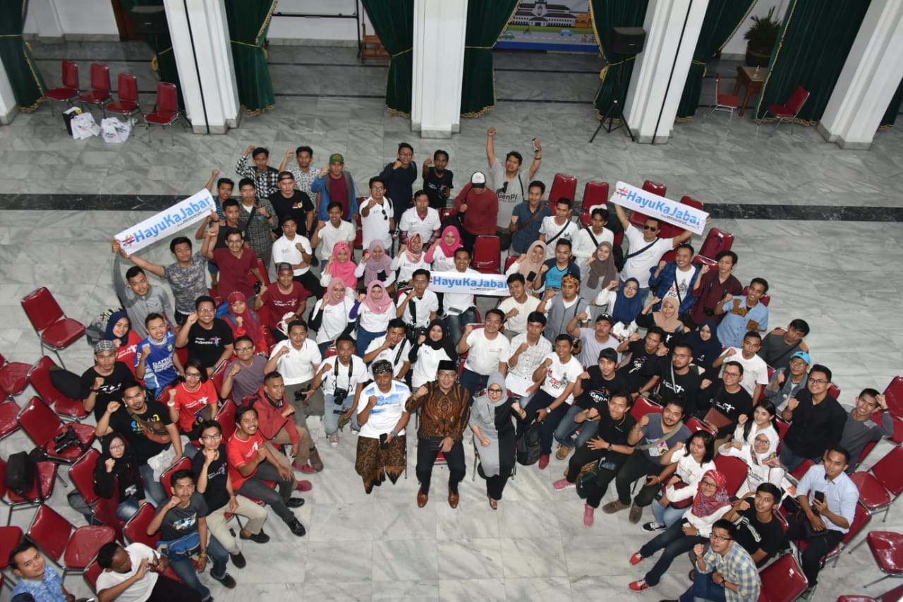 Gubernur Jabar Kukuhkan 15 GenPI Daerah demi Kemajuan Pariwisata Gubernur Jabar Kukuhkan 15 GenPI Daerah demi Kemajuan Pariwisata