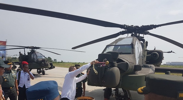 TNI AD Terima Delapan Helikopter Apache