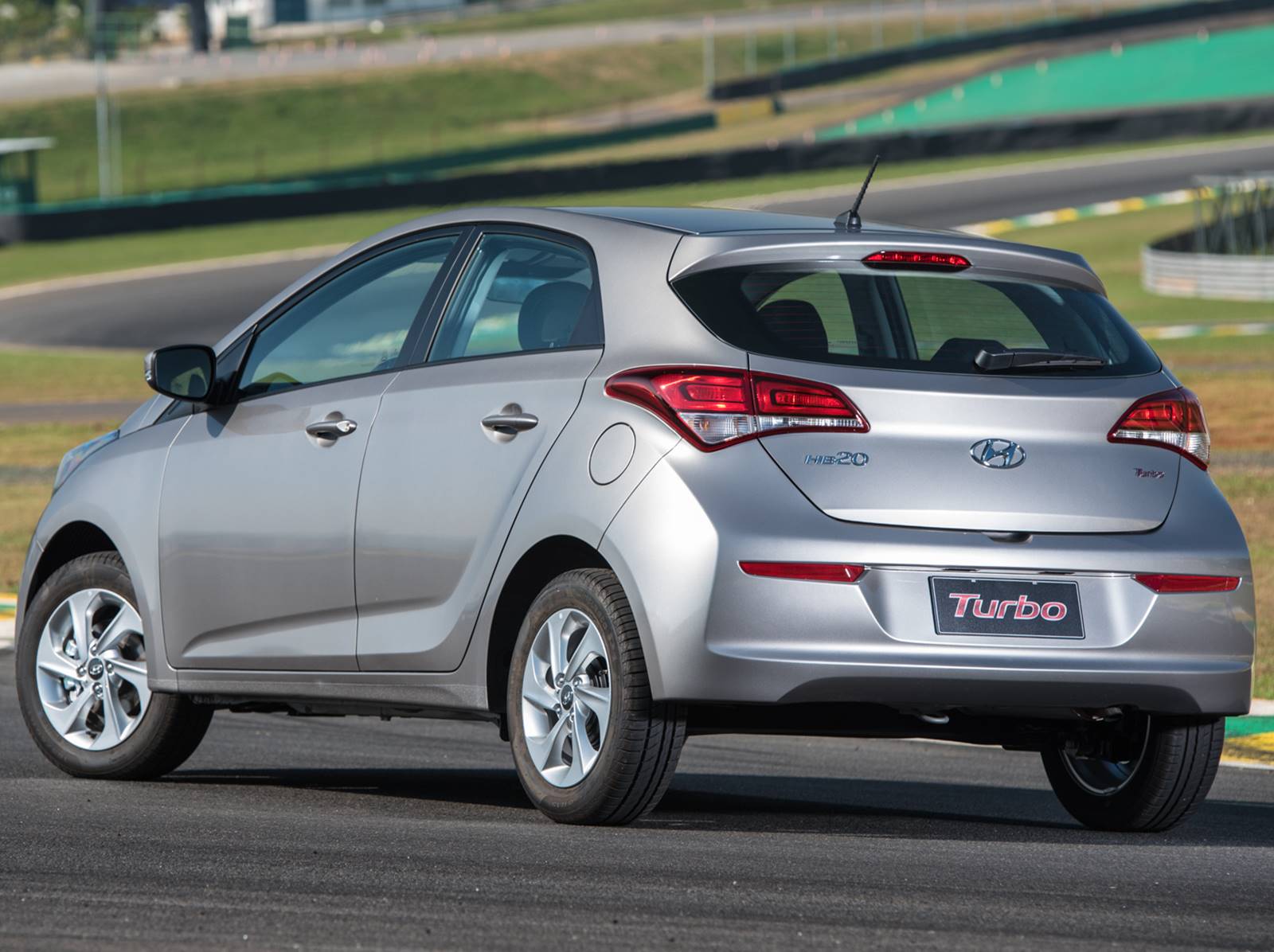 Hyundai HB20 muda versões e fica mais caro na linha 2017 - Revista