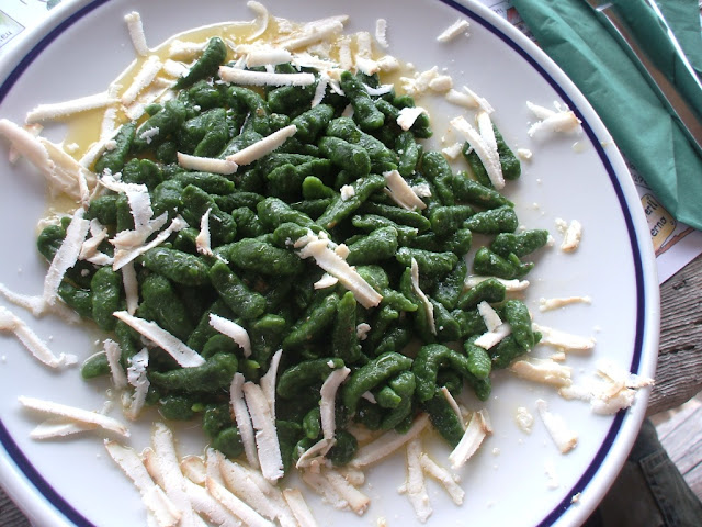 Spätzle verdi agli spinaci burro fuso e ricotta salata