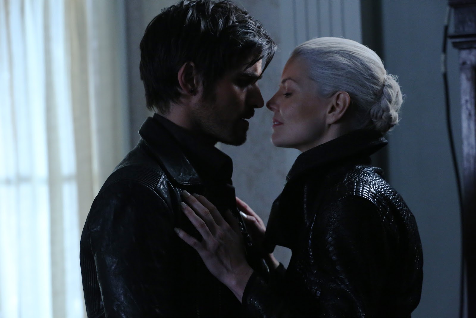 Once Upon a Time - Birth & The Bear King - Review: "The reveal and the filler"