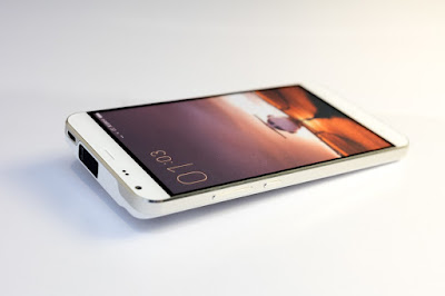 Akyumen تعلن موعد اطلاق هاتفها الذكي Holofone Akyumen تعلن موعد اطلاق هاتفها الذكي Holofone
