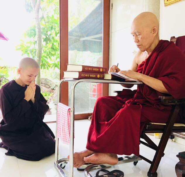 Ngài Hộ Pháp và tu nữ Tịnh Tín www.budsas.asia - Ngài Hộ Pháp và tu nữ Tịnh Tín