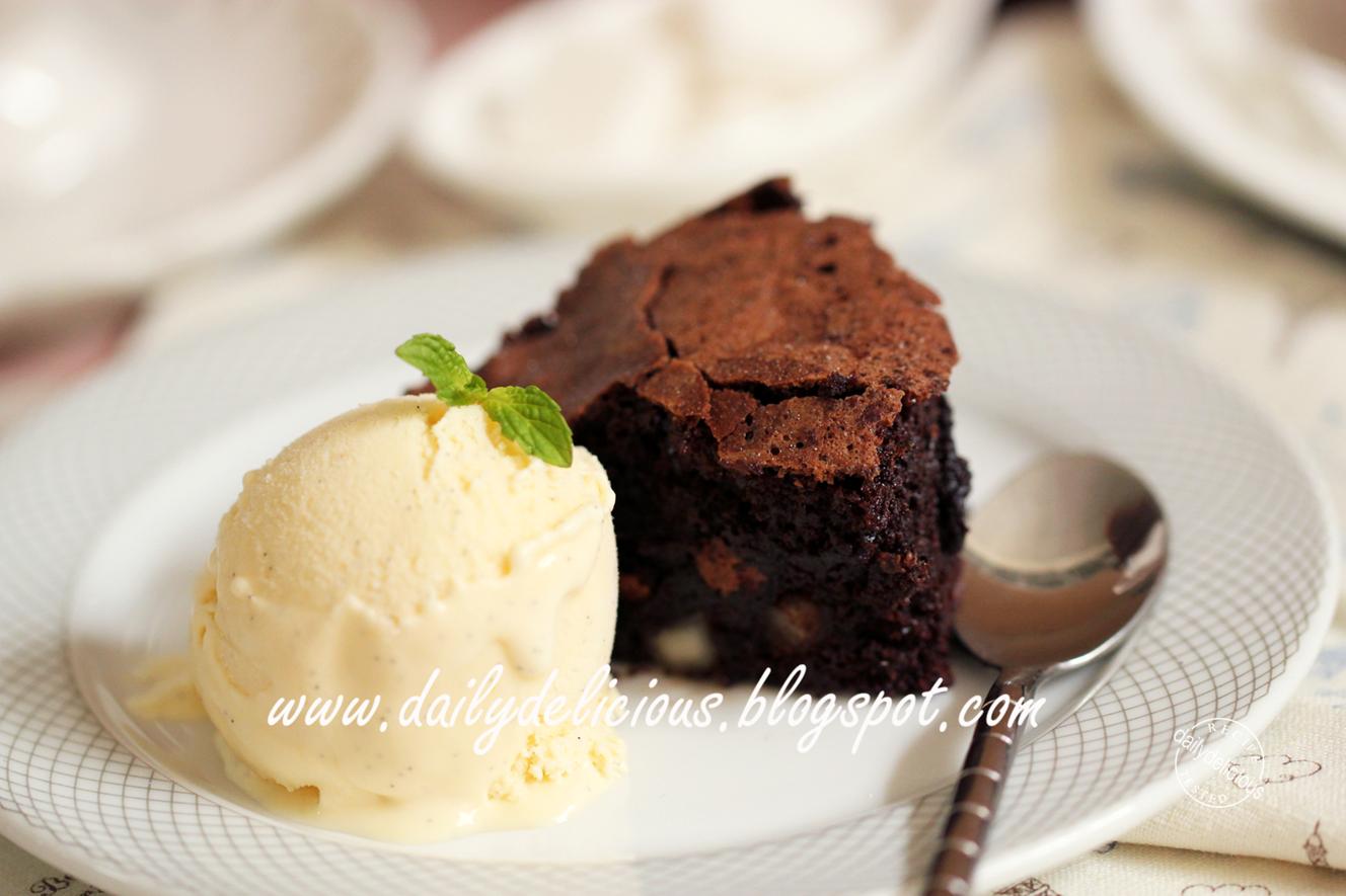 dailydelicious: Rich Chocolate and Macadamia nut Cake: Gooey delicious ...