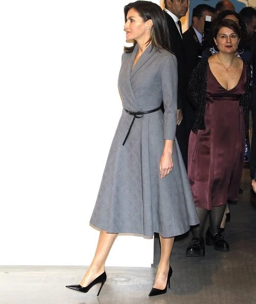 Queen Letizia wore Massimo Dutti tie dress, and Prada pumps, she carried Hugo Boss bespoke leather handbag