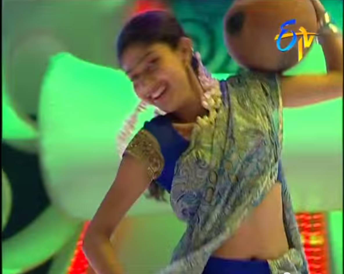 Sai Pallavi hot photos in saree from ETV dance reality show Dhee