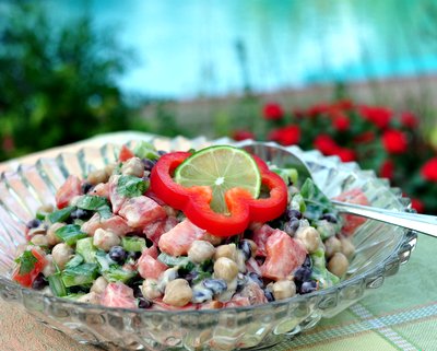 Chipotle Chickpea Salad ♥ AVeggieVenture.com, beans mixed with summer-fresh vegetables and a smidgin of heat. WW Friendly. Rave Reviews. Gluten Free.